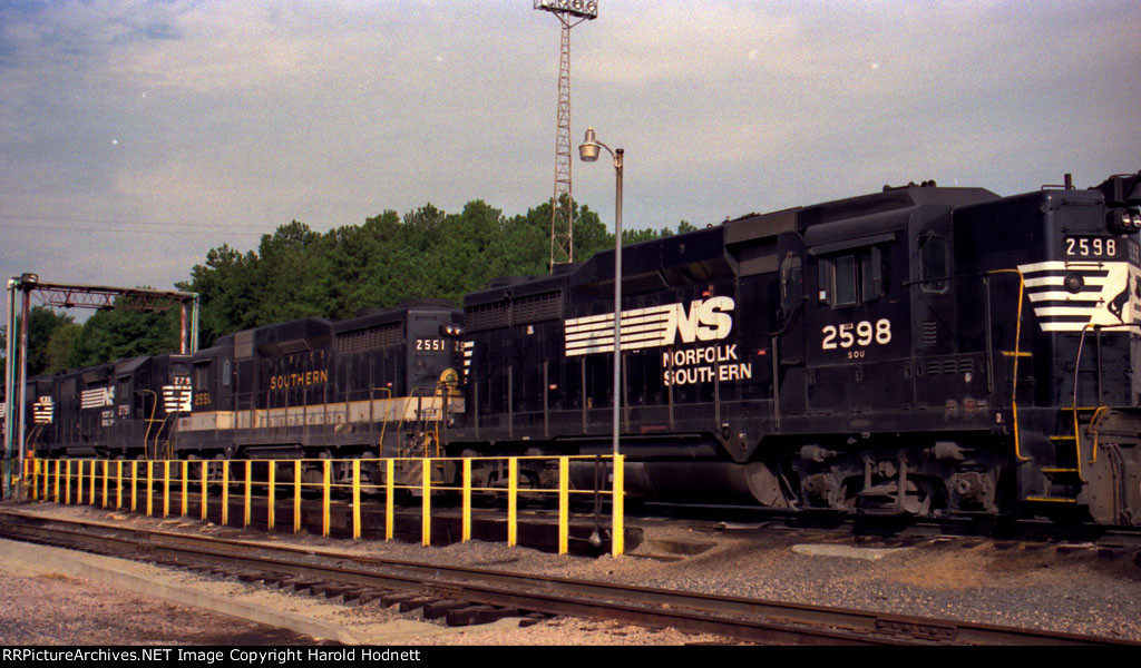 NS 2598, Southern 2551 and NS 2791 sit at the fuel racks at Glenwood Yard